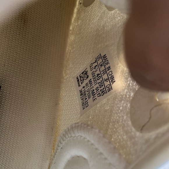 AUTHENTIC WHITE YEEZYS. SOLD!! - Picture 4 of 8